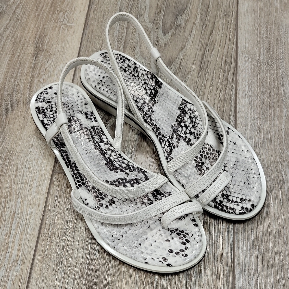 Donald J. Pliner White Roland Toe Loop Sandal Size 5